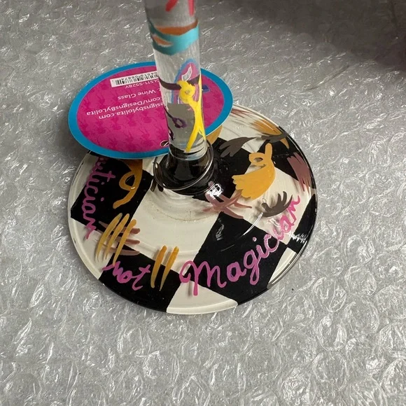 Lolita "Stylist Girl" hand-painted wine glass - Picture 6 of 9